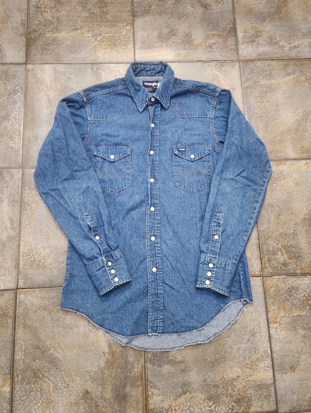 Vintage 90s Wrangler Men's Medium 15.5x34 Denim Western Pearl Snap Shirt